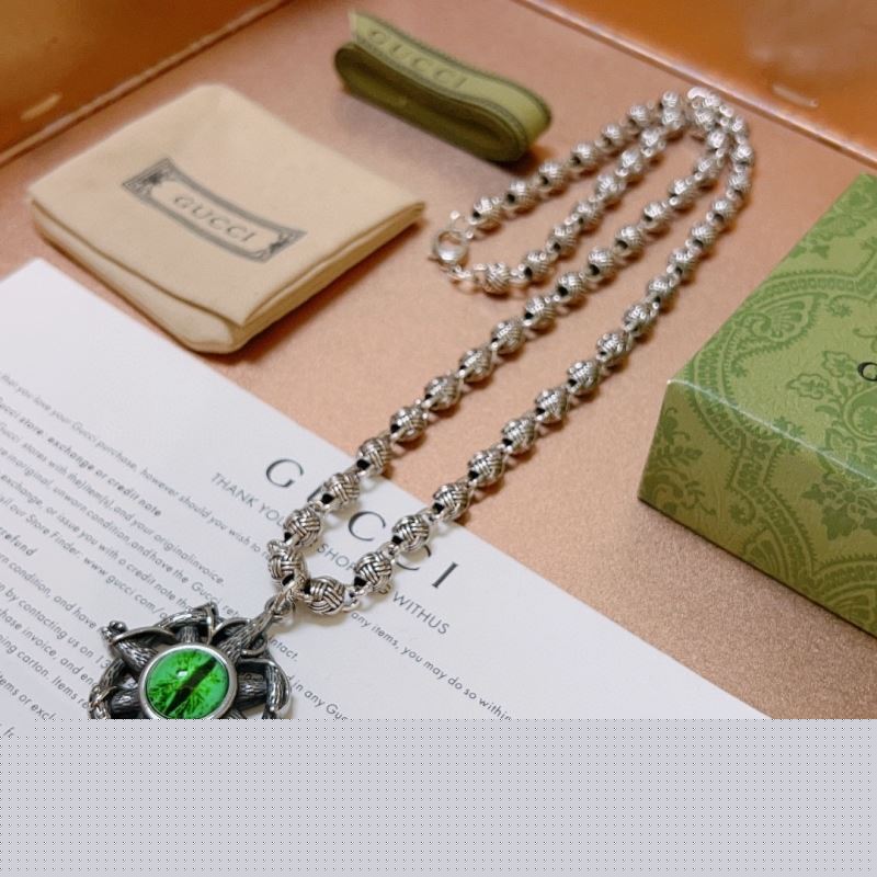 G*u*i necklaces